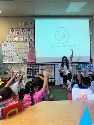 This photos shows Lucía in a classroom with students using a phonics skill deck for a whole class lesson.