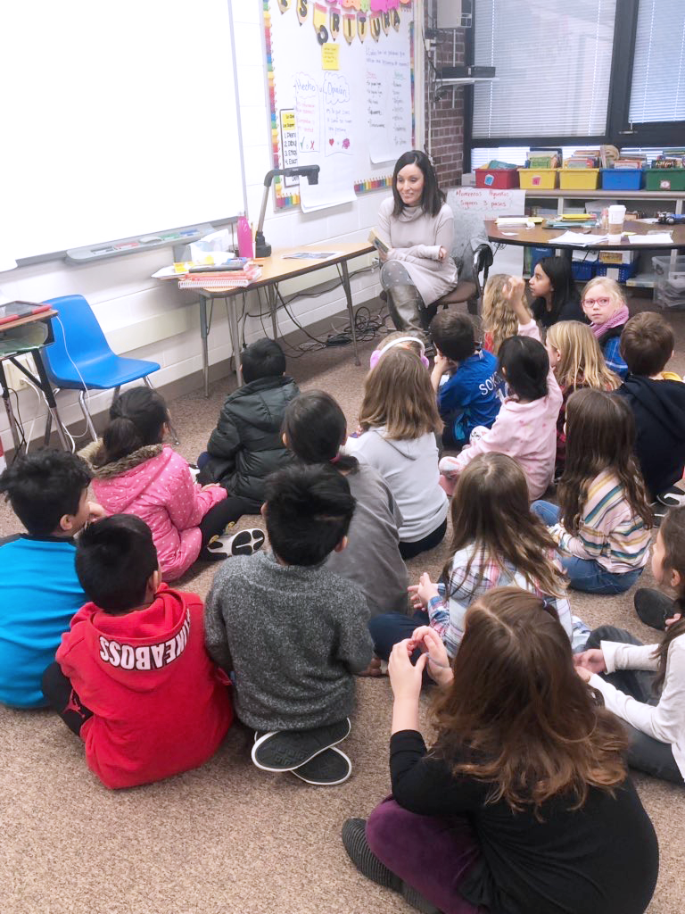 Expert bilingual educator delivering research-based literacy lesson to elementary students